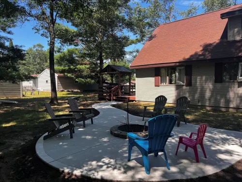 Clink’s Cabin- cozy home situated in beautiful picturesque Indian River Michigan