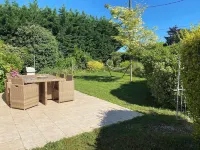 Gîte 30 minutes from Bordeaux, set in wooded grounds with swimming pool 西夫拉克德布萊埃住宿飯店