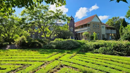 Mary MacKillop Spirituality Centre Central Coast Отели в г. Копакабана