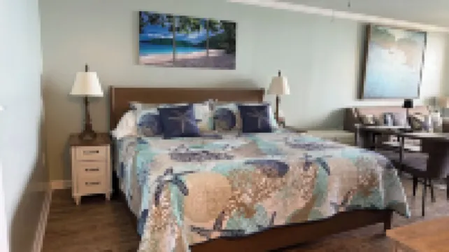 Ocean View Retreat.. Walk to Sapphire Beach!