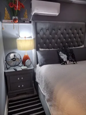 Chic tiny house with 2 bedrooms and 2 bathrooms. Perfect for an overnight stay.