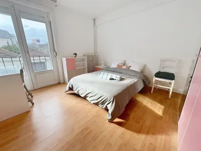 Bright apartment for 4 people 5 minutes from the center of Lille Hôtels à proximité de : Église Notre-Dame de Lourdes