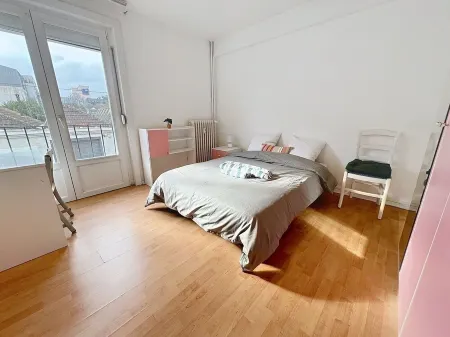 Bright apartment for 4 people 5 minutes from the center of Lille Отели в г. Марк-ан-Барёль