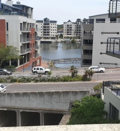 Tyger Waterfront luxurious and Central