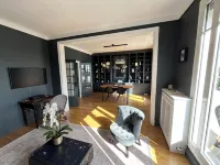 Quiet, sunny apartment with exceptional view of Paris - sleeps 4