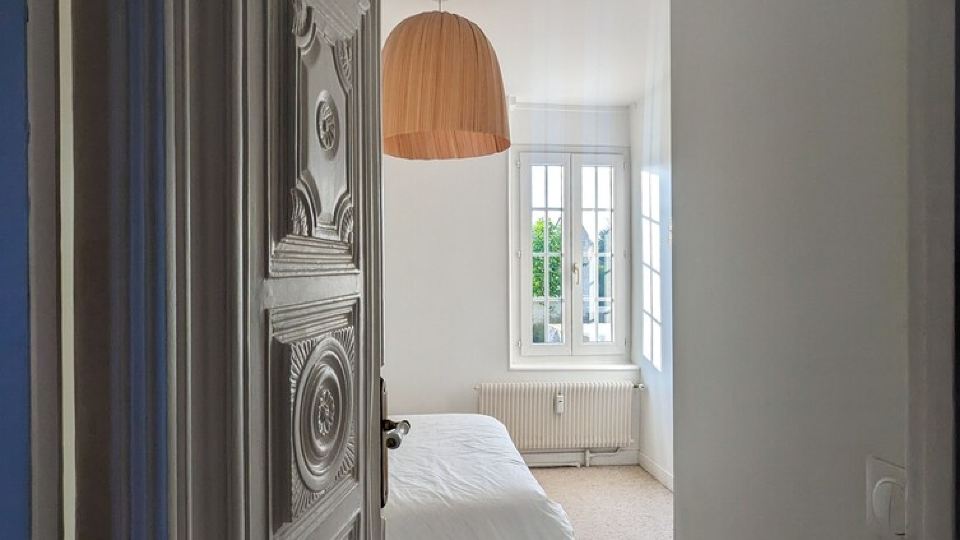 Bright apartment with terrace 7min from Paris