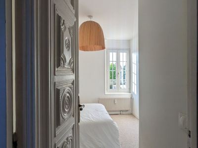 Bright apartment with terrace 7min from Paris