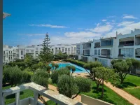 Melrose Beach - Cosy apartment with sea view فنادق في دار بوعزة