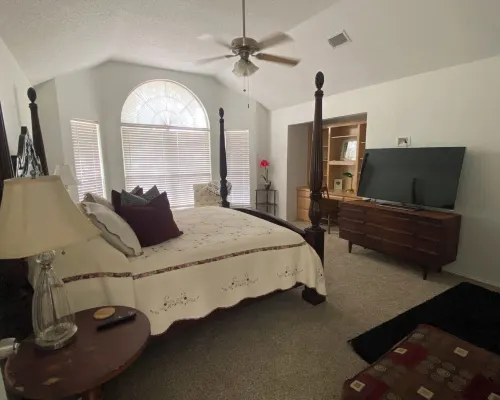 Comfortable, FULLY furnished 3 Bedroom Home on Burleson Cul-De-Sac Hotels in Burleson