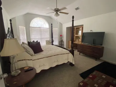 Comfortable, FULLY furnished 3 Bedroom Home on Burleson Cul-De-Sac 클라크 공원 주변 호텔