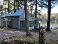 Lakefront  3-bedroom Rustic Cabin in Ryegate, VT. Pet-Friendly! Hotels in Ryegate