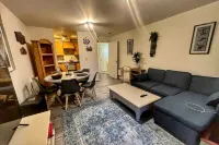 Home away, 30 mins to central London & 15 mins to Heathrow and Windsor.