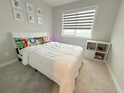 New 3BR home near Calgary & Banff Hotels near CrossIron Mills