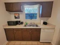 Charming Airport 2bdr Retreat in Heart of Pensacola