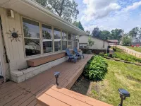 Cozy Ranch Retreat! Peace, Lake Views, Game Room & Hot Tub