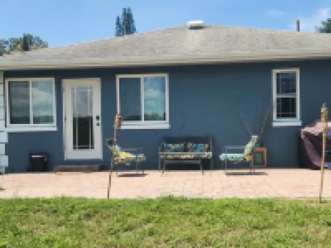 Charming lakefront 3BR 3BA house w/ EV chg in heart of Mt. Dora. Nature abounds. Hotels in Mount Dora