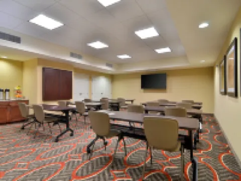 同波爾Staybridge套房 湯博爾酒店