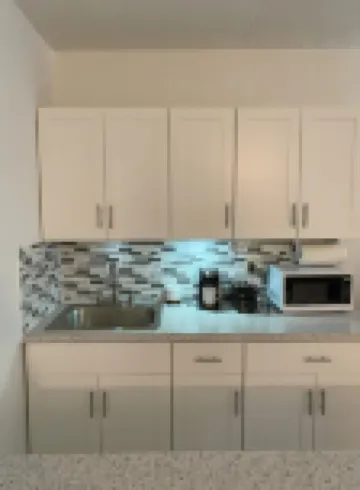 One-bedroom apartment on St Croix; AC, WiFi, near shopping center & restaurants