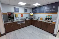 登頓歡朋套房飯店 - 早餐