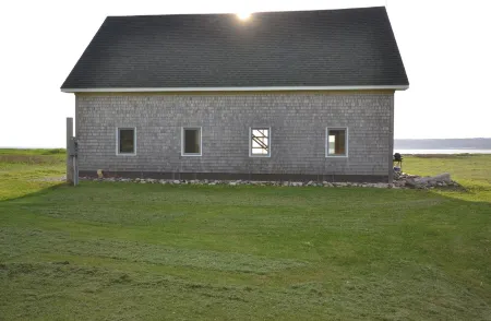 New  Beachfront  Post+beam Cottage, Amazing Sunsets and Just Off Cabot Trail