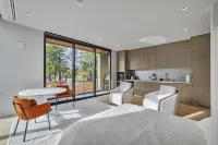 Luxury new studio in downtown Healdsburg with WiFi, AC