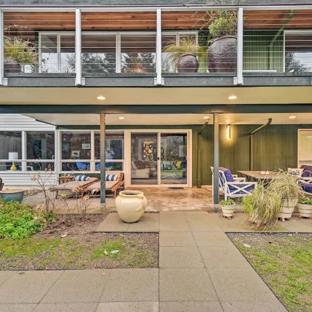 Edmonds Apartment with Private Wine Cellar!