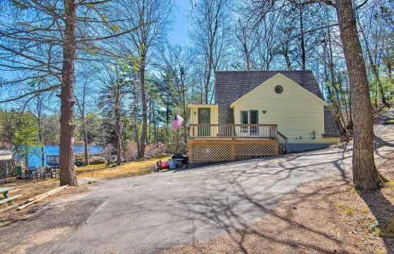 湖邊度假屋帶獨木舟，燒烤架，火坑！