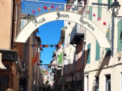 L'Escale historic city center rated 3 stars. 加普酒店