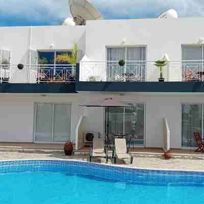 Kato Paphos Suites - 1-Bedroom Apartment. Pool view, WiFi & a/c. Great Location Fitness & Recreational Facilities