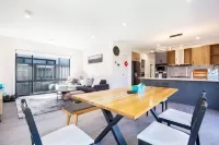 Modern 3B house, pet friendly close nature reserve