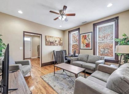 Lovely 3-bedroom townhome with AC in St. Louis. Travel nurse / long term stay
