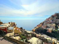 Elle, a stone's throw from the Sea