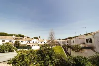 Charming 3-bedroom beachside chalet with WiFi & AC, in El Puerto de Santa María