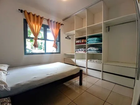 House Av. Main of Navegantes Отели рядом с достопримечательностью «Praça Meia Praia»