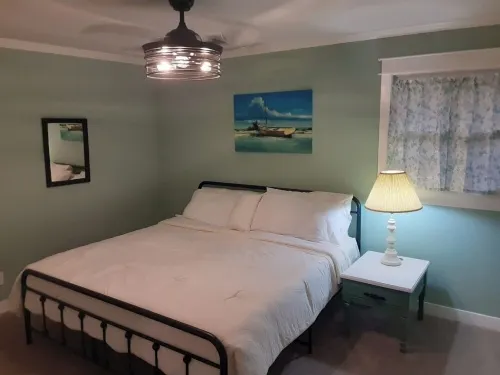 4-bedroom home in Tawas City with indoor pool and game room across from L Huron Hotels in Alabaster Township