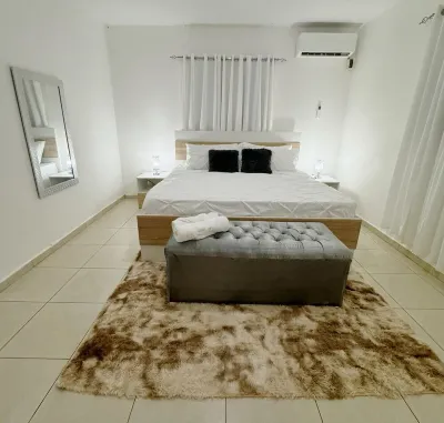 3-bedroom apartment in brilliant Bonao with WiFi, AC Hôtels à : 