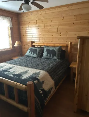 Cozy Lower Cabin with extended patio-Three Bears/Yogi Waterparks