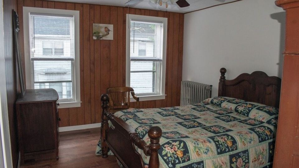 3RD FLOOR APARTMENT FOR 30 DAYS OR LONGER STAYS ONLY