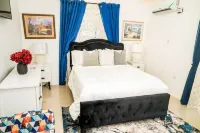 This space is centrally located 5 mins from the beach Các khách sạn ở 