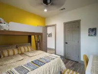 Hot Tub Paradise: Fire Pit - BBQ - Family/Couples Hotels in Denison