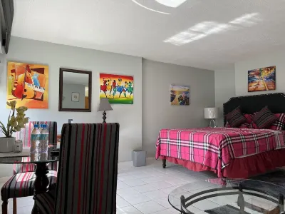 Cozy Studio on the Beach with Amazing Beach View Hotels in 