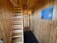 Glass House with Private River & 360° Views 阿爾納斯塔皮住宿飯店