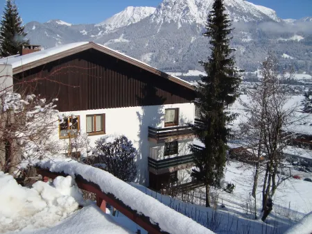 Alpenjuwel Oberstdorf – Mountain Views, Balcony & Sauna, Lift Pass, Dog Friendly