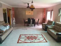 Spacious Home Stay at Alor Gajah (Kampung Ganun) Hotel di Gadek