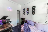 Lofi Girl Book Lover's Nook- 2BD 1BATH A/C Washer/Dryer Full kitchen/ fast WIFI