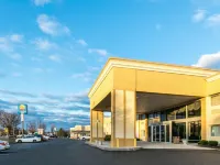 Comfort Inn Medford-Long Island Hotels in Medford