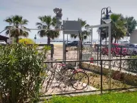 Large family apartment with garden facing the sea