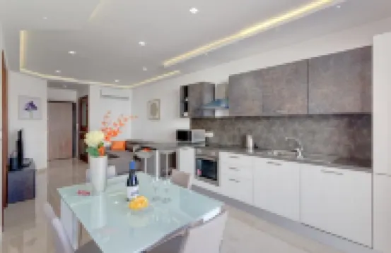 La Rive Smart Seaview Luxurious Apartment