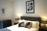 New* Luxury 1 King Bed Apartment- Birmingham City Centre 伯明翰同志村住宿飯店