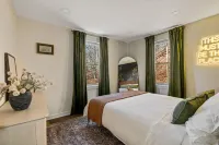 Charming 4-bedroom house with HOT TUB, SAUNA and Play Area in Newfoundland